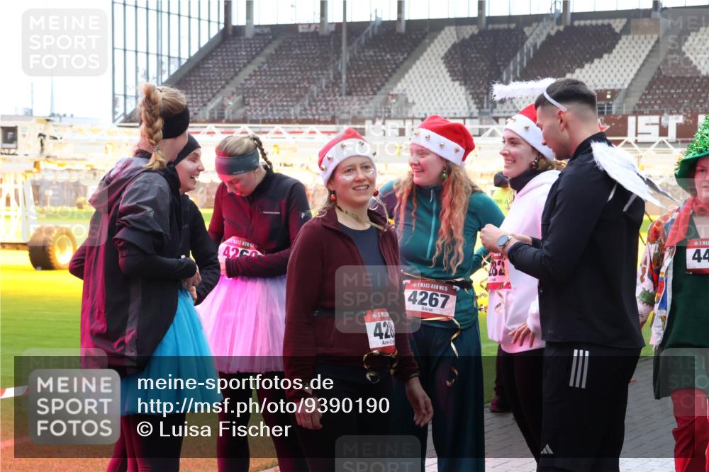 07.12.2025 - St. Pauli X-Mass-Run No. 15 Luisa Fischer http://msf.ph/oto/9390190 07.12.2025 12:11:36 Ziel 426, 4, 15, 4267, 44, 1780, 2393, 2394, 3758, 4180, 4188, 4398, 4400 meine-sportfotos.de