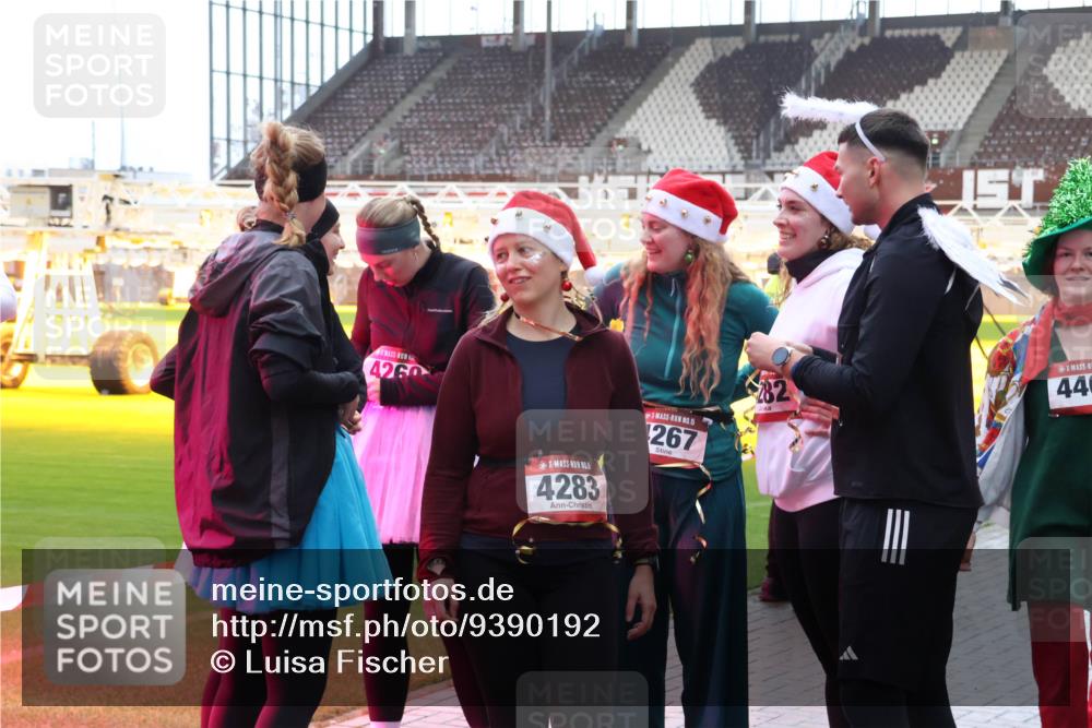 07.12.2025 - St. Pauli X-Mass-Run No. 15 Luisa Fischer http://msf.ph/oto/9390192 07.12.2025 12:11:36 Ziel 4260, 4283, 15, 267, 282, 440, 1780, 2393, 2394, 3758, 4180, 4188, 4398, 4400 meine-sportfotos.de