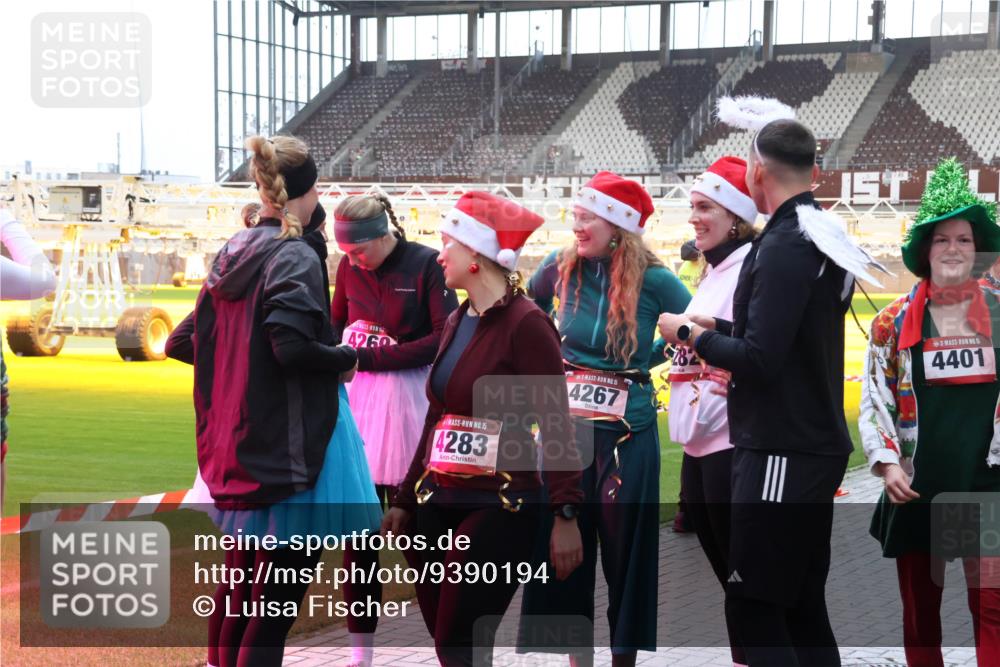 07.12.2025 - St. Pauli X-Mass-Run No. 15 Luisa Fischer http://msf.ph/oto/9390194 07.12.2025 12:11:37 Ziel 4260, 15, 4283, 15, 4267, 15, 4401, 1780, 2393, 2394, 3758, 4180, 4188, 4398, 4400 meine-sportfotos.de