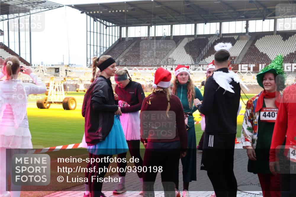 07.12.2025 - St. Pauli X-Mass-Run No. 15 Luisa Fischer http://msf.ph/oto/9390198 07.12.2025 12:11:38 Ziel 4260, 5, 4401, 4, 1780, 2393, 2394, 3758, 4180, 4188, 4398, 4400 meine-sportfotos.de