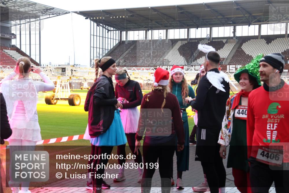07.12.2025 - St. Pauli X-Mass-Run No. 15 Luisa Fischer http://msf.ph/oto/9390199 07.12.2025 12:11:38 Ziel 260, 440, 4406, 1780, 2393, 2394, 3758, 4180, 4188, 4398, 4400 meine-sportfotos.de