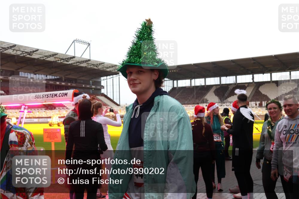 07.12.2025 - St. Pauli X-Mass-Run No. 15 Luisa Fischer http://msf.ph/oto/9390202 07.12.2025 12:11:41 Ziel 44, 1267, 43, 1780, 2393, 2394, 3758, 4180, 4188, 4398, 4400 meine-sportfotos.de