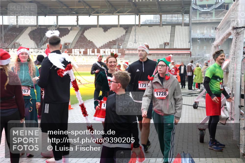 07.12.2025 - St. Pauli X-Mass-Run No. 15 Luisa Fischer http://msf.ph/oto/9390205 07.12.2025 12:11:43 Ziel 267, 1731, 15, 1728, 39, 1780, 2393, 2394, 3758, 4180, 4188, 4398, 4400 meine-sportfotos.de