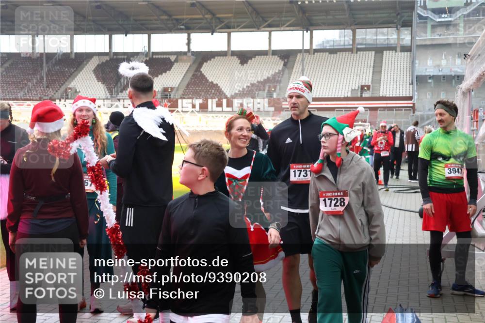 07.12.2025 - St. Pauli X-Mass-Run No. 15 Luisa Fischer http://msf.ph/oto/9390208 07.12.2025 12:11:44 Ziel 67, 1, 1731, 15, 1728, 3947, 1780, 2393, 2394, 3758, 4180, 4188, 4398, 4400 meine-sportfotos.de