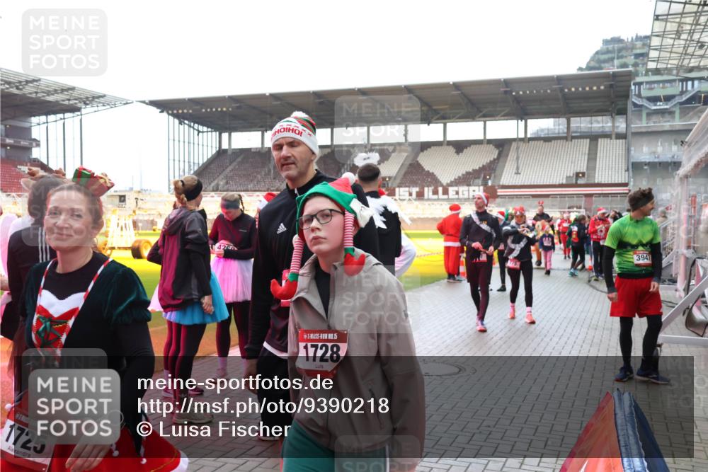 07.12.2025 - St. Pauli X-Mass-Run No. 15 Luisa Fischer http://msf.ph/oto/9390218 07.12.2025 12:11:46 Ziel 1441, 1725, 426, 15, 1728, 3947, 1780, 2393, 2394, 3758, 4163, 4165, 4166, 4167, 4168, 4180, 4188, 4279, 4398, 4400 meine-sportfotos.de