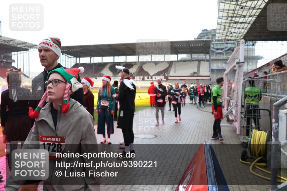 07.12.2025 - St. Pauli X-Mass-Run No. 15 Luisa Fischer http://msf.ph/oto/9390221 07.12.2025 12:11:47 Ziel 15, 1728, 4267, 1780, 2393, 2394, 3758, 4163, 4165, 4166, 4167, 4168, 4180, 4188, 4268, 4270, 4279, 4398, 4400 meine-sportfotos.de