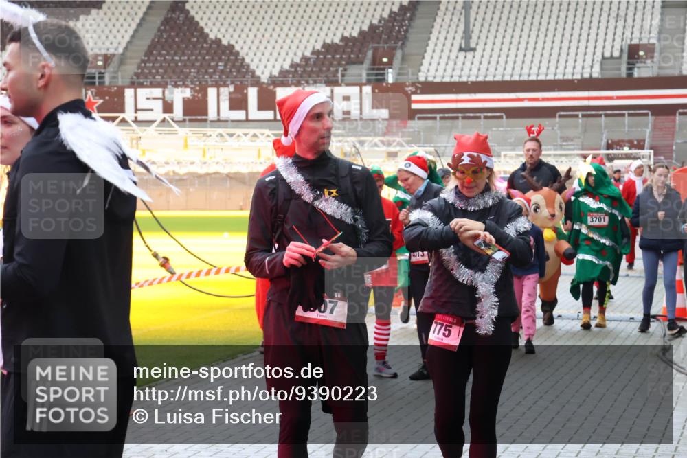 07.12.2025 - St. Pauli X-Mass-Run No. 15 Luisa Fischer http://msf.ph/oto/9390223 07.12.2025 12:11:48 Ziel 15, 807, 15, 775, 3701, 1780, 2393, 2394, 3758, 4163, 4165, 4166, 4167, 4168, 4180, 4188, 4268, 4270, 4278, 4279, 4398, 4400 meine-sportfotos.de