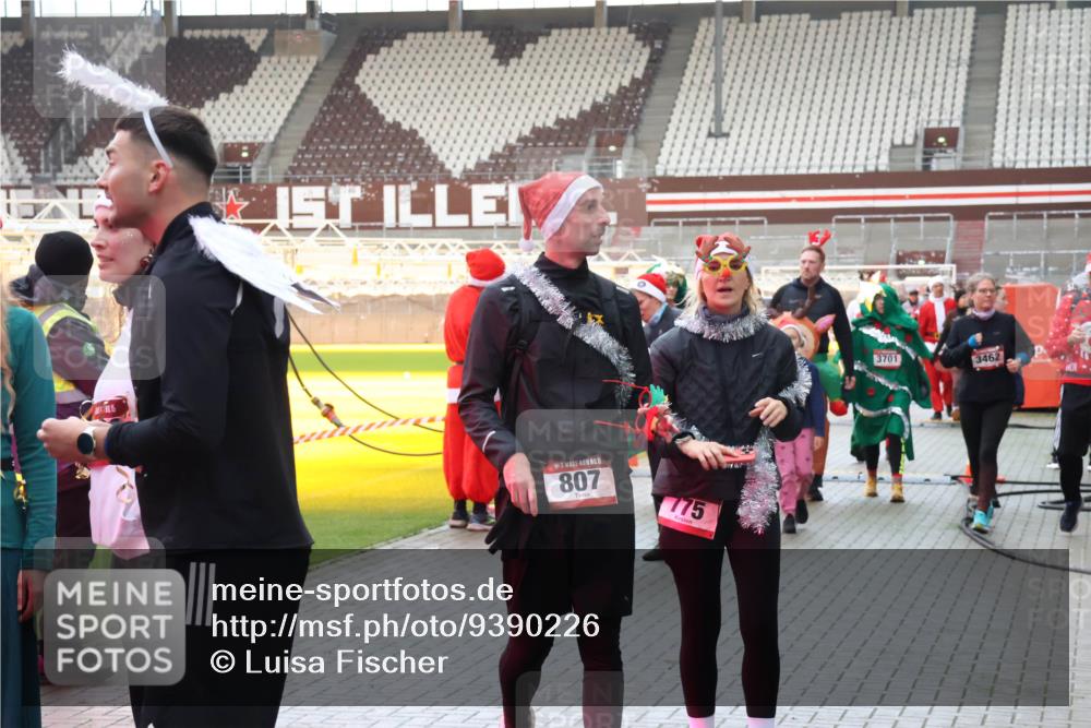 07.12.2025 - St. Pauli X-Mass-Run No. 15 Luisa Fischer http://msf.ph/oto/9390226 07.12.2025 12:11:49 Ziel 807, 775, 3701, 3462, 1780, 2393, 2394, 3758, 4163, 4165, 4166, 4167, 4168, 4180, 4188, 4268, 4270, 4278, 4279, 4398, 4400 meine-sportfotos.de