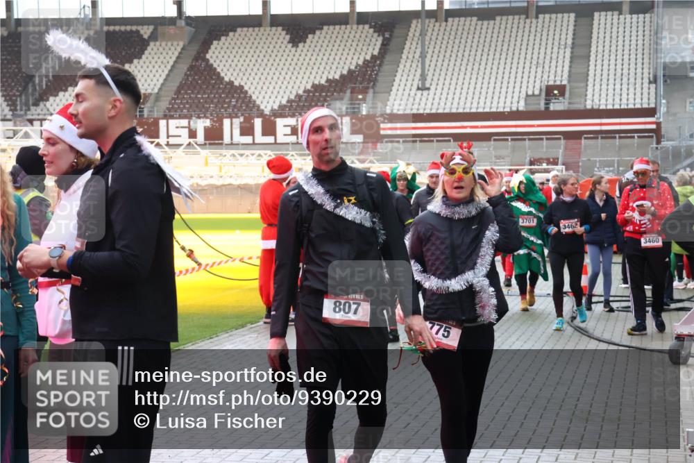 07.12.2025 - St. Pauli X-Mass-Run No. 15 Luisa Fischer http://msf.ph/oto/9390229 07.12.2025 12:11:50 Ziel 15, 807, 775, 3701, 3462, 3460, 1780, 2393, 2394, 3758, 4163, 4165, 4166, 4167, 4168, 4180, 4188, 4268, 4270, 4278, 4279, 4398, 4400 meine-sportfotos.de