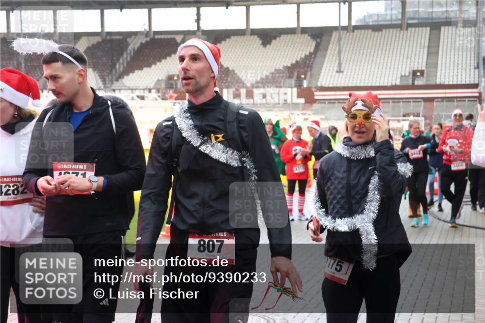 07.12.2025 - St. Pauli X-Mass-Run No. 15 Luisa Fischer http://msf.ph/oto/9390233 07.12.2025 12:11:53 Ziel 1282, 15, 431, 3462, 15, 807, 175, 3460, 2393, 2394, 3758, 4163, 4165, 4166, 4167, 4168, 4180, 4188, 4268, 4270, 4278, 4279, 4398, 4400, 4714 meine-sportfotos.de