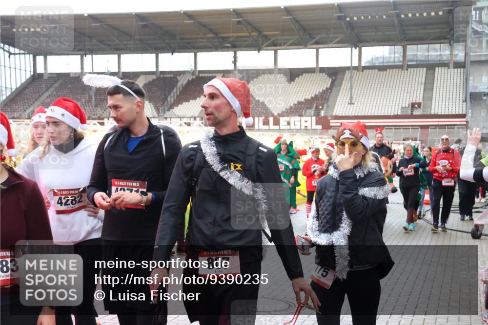 07.12.2025 - St. Pauli X-Mass-Run No. 15 Luisa Fischer http://msf.ph/oto/9390235 07.12.2025 12:11:53 Ziel 5, 83, 4282, 15, 15, 807, 175, 3462, 3460, 2393, 2394, 3758, 4163, 4165, 4166, 4167, 4168, 4180, 4188, 4268, 4270, 4278, 4279, 4398, 4400, 4714 meine-sportfotos.de