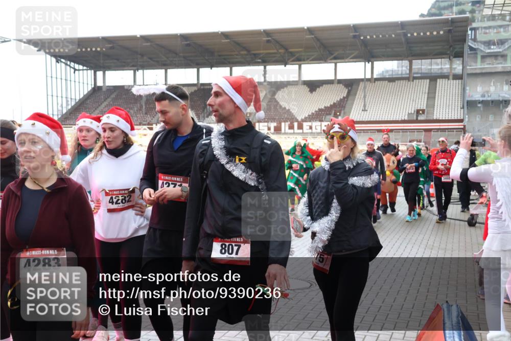 07.12.2025 - St. Pauli X-Mass-Run No. 15 Luisa Fischer http://msf.ph/oto/9390236 07.12.2025 12:11:53 Ziel 15, 4283, 4282, 15, 127, 15, 807, 3462, 3460, 2393, 2394, 3758, 4163, 4165, 4166, 4167, 4168, 4180, 4188, 4268, 4270, 4278, 4279, 4398, 4400, 4714 meine-sportfotos.de