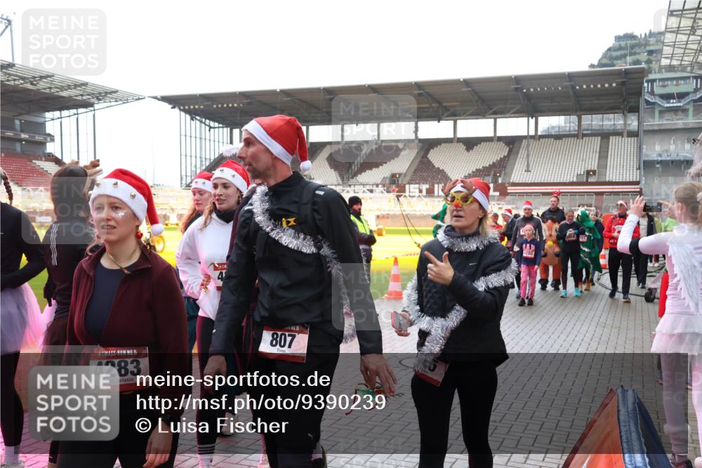 07.12.2025 - St. Pauli X-Mass-Run No. 15 Luisa Fischer http://msf.ph/oto/9390239 07.12.2025 12:11:54 Ziel 15, 4283, 15, 807, 2393, 2394, 3758, 3979, 4163, 4165, 4166, 4167, 4168, 4180, 4188, 4268, 4270, 4278, 4279, 4398, 4400, 4714 meine-sportfotos.de