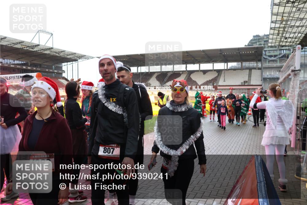 07.12.2025 - St. Pauli X-Mass-Run No. 15 Luisa Fischer http://msf.ph/oto/9390241 07.12.2025 12:11:54 Ziel 26, 15, 4283, 15, 807, 75, 2393, 2394, 3758, 3979, 4163, 4165, 4166, 4167, 4168, 4180, 4188, 4268, 4270, 4278, 4279, 4398, 4400, 4714 meine-sportfotos.de