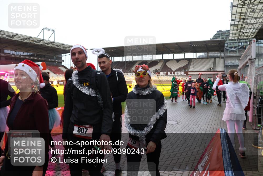 07.12.2025 - St. Pauli X-Mass-Run No. 15 Luisa Fischer http://msf.ph/oto/9390243 07.12.2025 12:11:55 Ziel 15, 4283, 15, 807, 175, 4281, 2393, 2394, 3758, 3974, 3979, 4163, 4165, 4166, 4167, 4168, 4180, 4188, 4268, 4270, 4278, 4279, 4398, 4400, 4714 meine-sportfotos.de