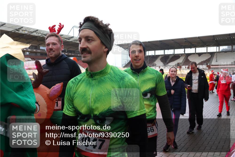 07.12.2025 - St. Pauli X-Mass-Run No. 15 Luisa Fischer http://msf.ph/oto/9390250 07.12.2025 12:12:12 Ziel 1, 15, 3947, 15, 66, 4, 45, 1452, 2393, 2394, 3758, 3974, 3979, 4163, 4165, 4166, 4167, 4168, 4180, 4188, 4268, 4270, 4278, 4279, 4288, 4289, 4308, 4714 meine-sportfotos.de