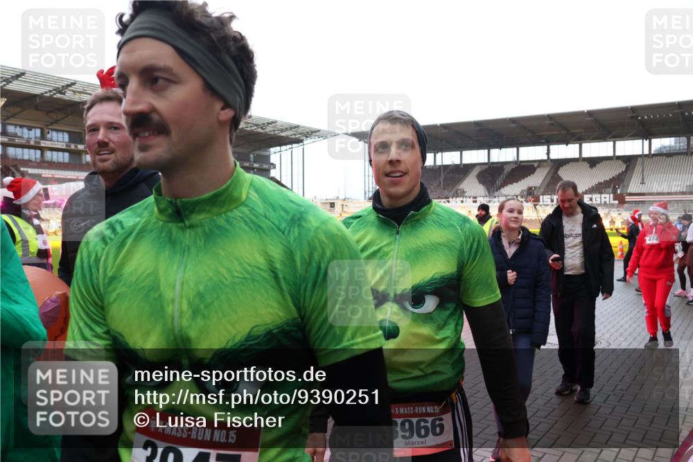 07.12.2025 - St. Pauli X-Mass-Run No. 15 Luisa Fischer http://msf.ph/oto/9390251 07.12.2025 12:12:12 Ziel 15, 15, 966, 414, 1452, 2393, 2394, 3758, 3974, 3979, 4163, 4165, 4166, 4167, 4168, 4180, 4188, 4268, 4270, 4278, 4279, 4288, 4289, 4308, 4714 meine-sportfotos.de