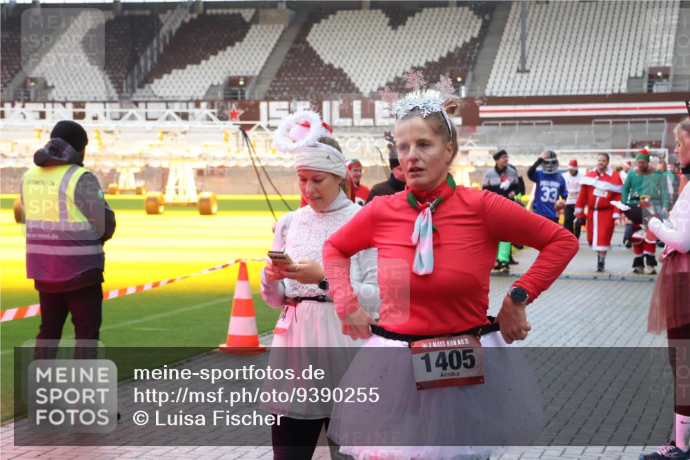 07.12.2025 - St. Pauli X-Mass-Run No. 15 Luisa Fischer http://msf.ph/oto/9390255 07.12.2025 12:12:22 Ziel 55, 15, 1405, 33, 1033, 1452, 3974, 3979, 4163, 4165, 4166, 4167, 4168, 4268, 4270, 4278, 4279, 4288, 4289, 4308, 4714 meine-sportfotos.de