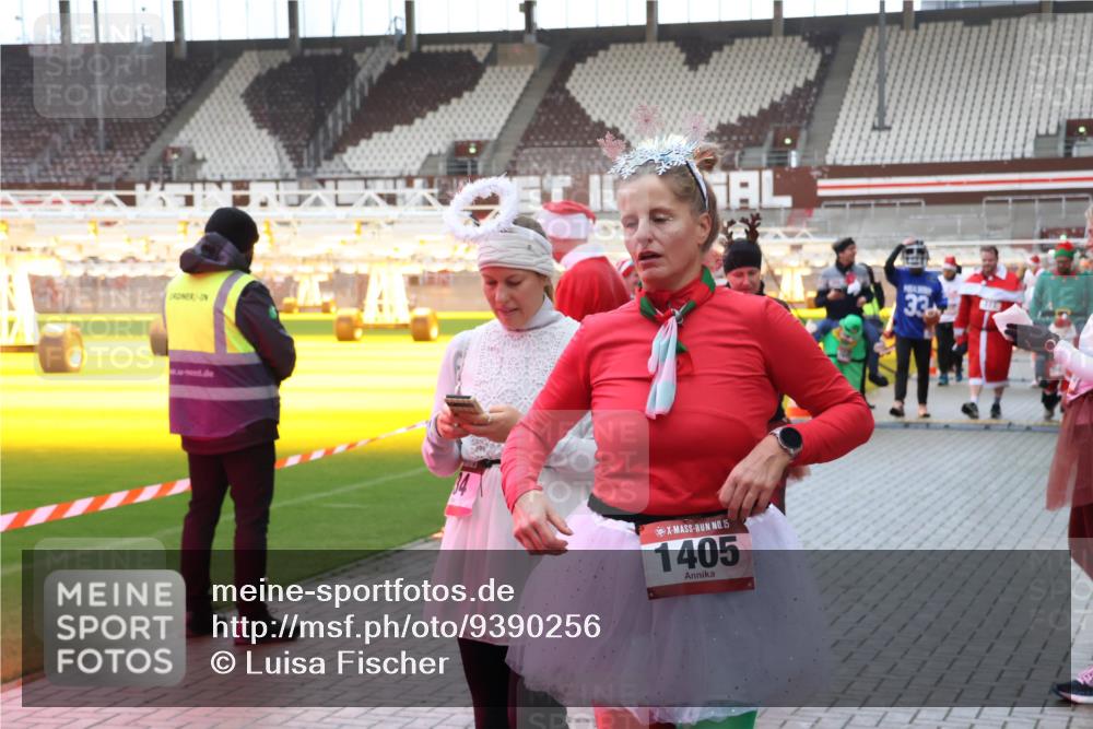 07.12.2025 - St. Pauli X-Mass-Run No. 15 Luisa Fischer http://msf.ph/oto/9390256 07.12.2025 12:12:22 Ziel 15, 1405, 33, 1033, 1452, 3974, 3979, 4163, 4165, 4166, 4167, 4168, 4268, 4270, 4278, 4279, 4288, 4289, 4308, 4714 meine-sportfotos.de