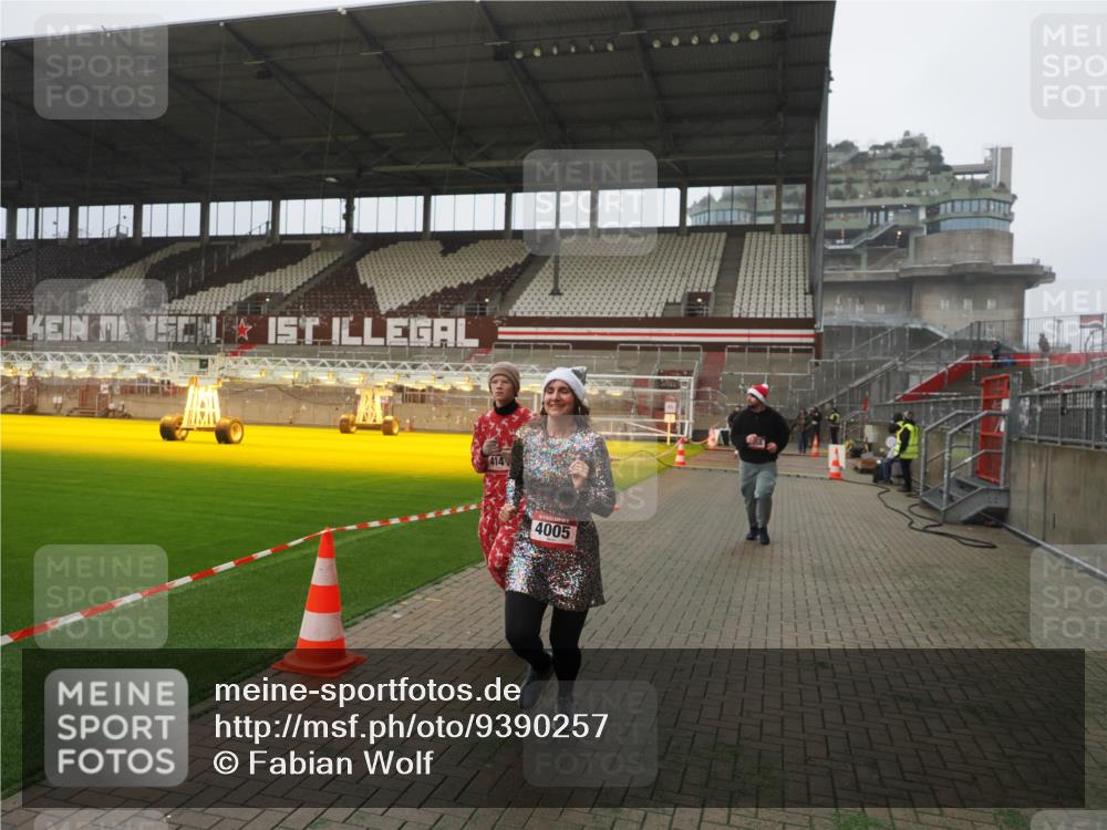 07.12.2025 - St. Pauli X-Mass-Run No. 15 Fabian Wolf http://msf.ph/oto/9390257 07.12.2025 10:23:23 Ziel 2508, 2511, 3052, 3078, 3079, 4005, 4141, 4458 meine-sportfotos.de