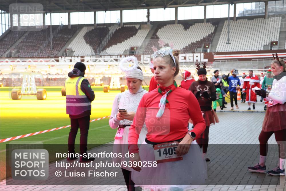 07.12.2025 - St. Pauli X-Mass-Run No. 15 Luisa Fischer http://msf.ph/oto/9390258 07.12.2025 12:12:23 Ziel 15, 1405, 33, 70, 1033, 1452, 3974, 3979, 4163, 4165, 4166, 4167, 4168, 4268, 4270, 4278, 4279, 4288, 4289, 4308, 4714 meine-sportfotos.de