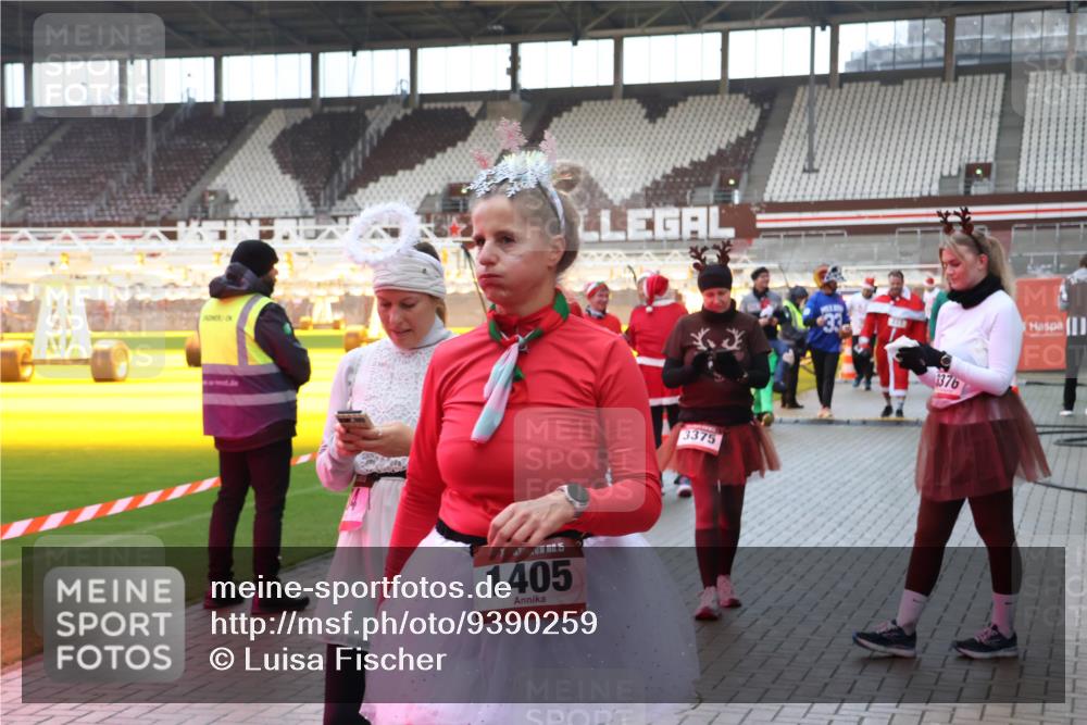 07.12.2025 - St. Pauli X-Mass-Run No. 15 Luisa Fischer http://msf.ph/oto/9390259 07.12.2025 12:12:23 Ziel 4, 15, 1405, 3376, 3375, 1033, 1452, 3974, 3979, 4163, 4165, 4166, 4167, 4168, 4268, 4270, 4278, 4279, 4288, 4289, 4308, 4714 meine-sportfotos.de