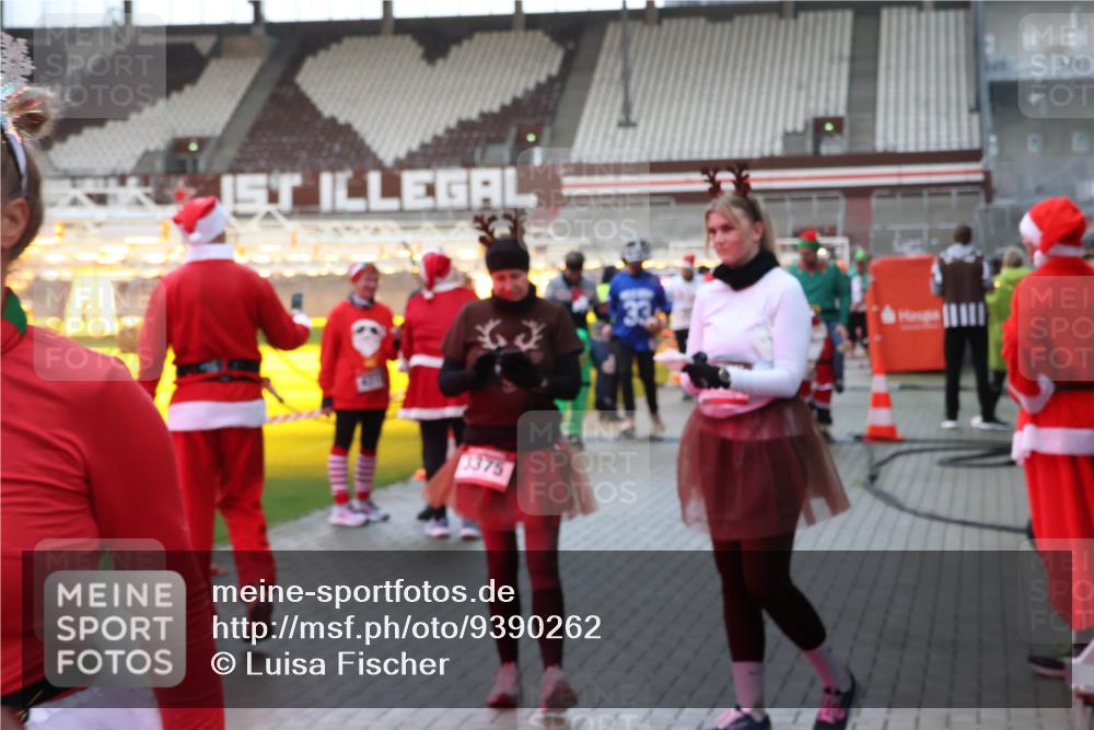 07.12.2025 - St. Pauli X-Mass-Run No. 15 Luisa Fischer http://msf.ph/oto/9390262 07.12.2025 12:12:24 Ziel 44, 3375, 1033, 1452, 3974, 3979, 4163, 4165, 4166, 4167, 4168, 4268, 4270, 4278, 4279, 4288, 4289, 4308, 4714 meine-sportfotos.de