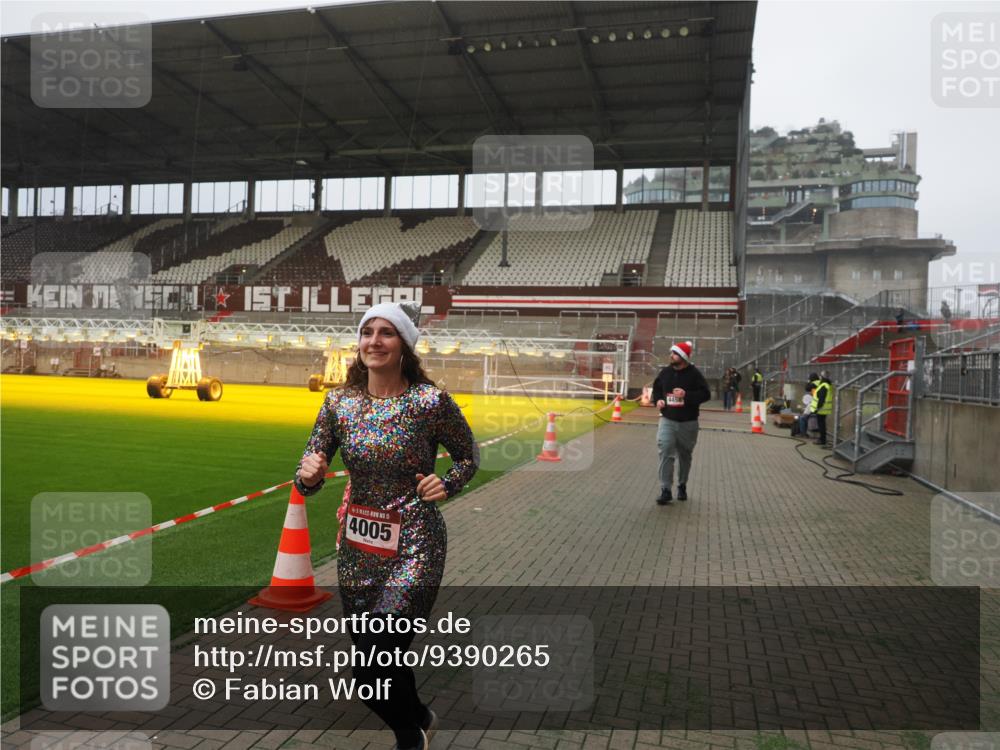 07.12.2025 - St. Pauli X-Mass-Run No. 15 Fabian Wolf http://msf.ph/oto/9390265 07.12.2025 10:23:23 Ziel 2508, 2511, 3052, 3078, 3079, 4005, 4141, 4458 meine-sportfotos.de