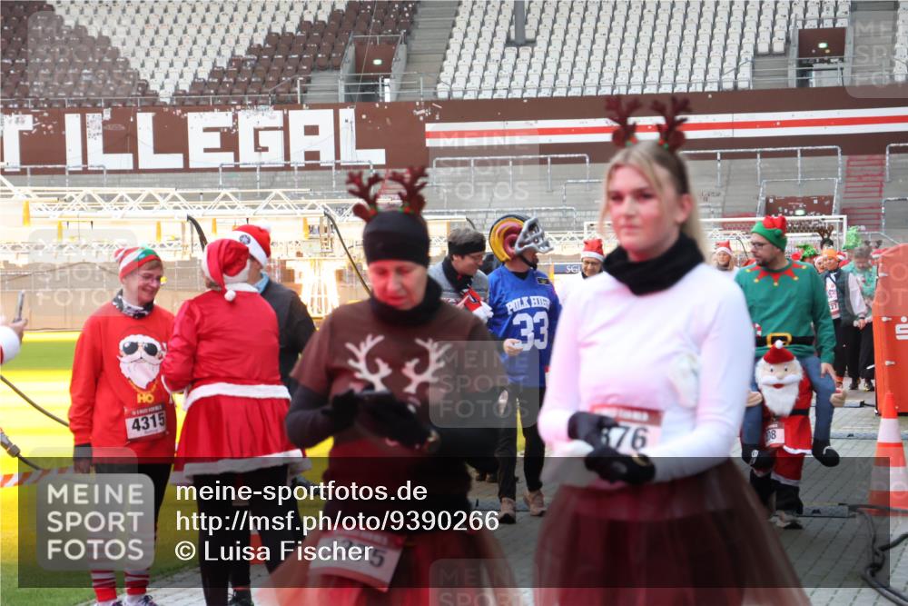 07.12.2025 - St. Pauli X-Mass-Run No. 15 Luisa Fischer http://msf.ph/oto/9390266 07.12.2025 12:12:25 Ziel 33, 4315, 3375, 576, 18, 27, 1033, 1452, 3974, 3979, 4163, 4165, 4166, 4167, 4168, 4268, 4270, 4278, 4279, 4288, 4289, 4308, 4714 meine-sportfotos.de