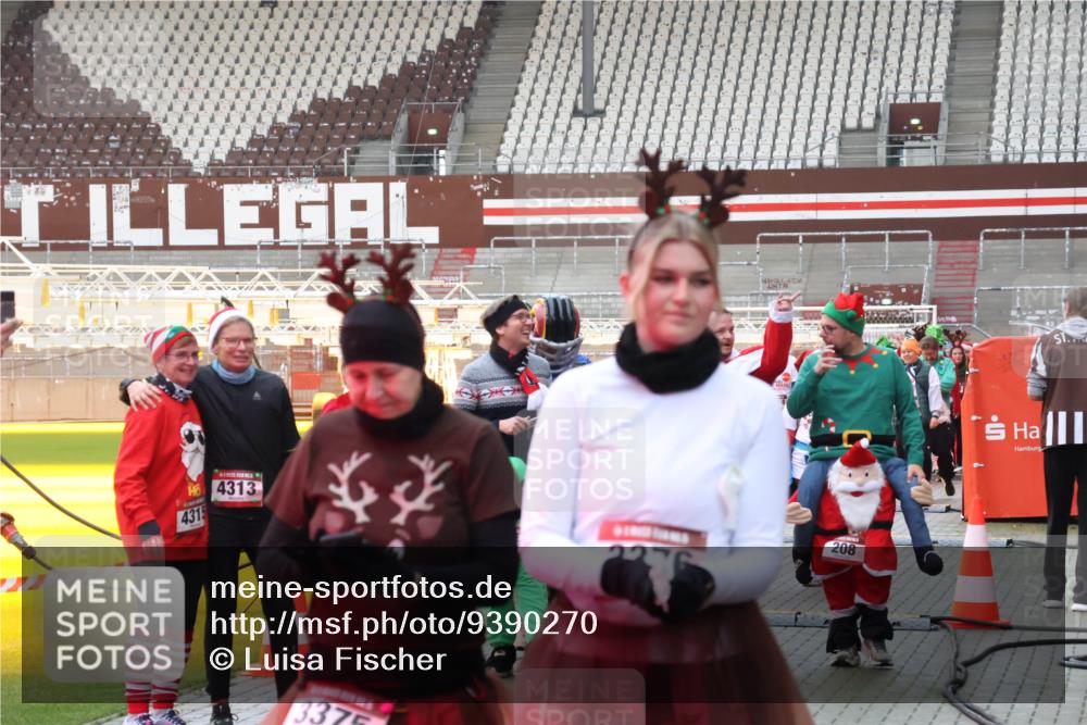 07.12.2025 - St. Pauli X-Mass-Run No. 15 Luisa Fischer http://msf.ph/oto/9390270 07.12.2025 12:12:27 Ziel 29, 4315, 4313, 22, 208, 33, 1033, 1452, 3974, 3979, 4163, 4165, 4166, 4167, 4168, 4268, 4270, 4278, 4279, 4288, 4289, 4308, 4714 meine-sportfotos.de