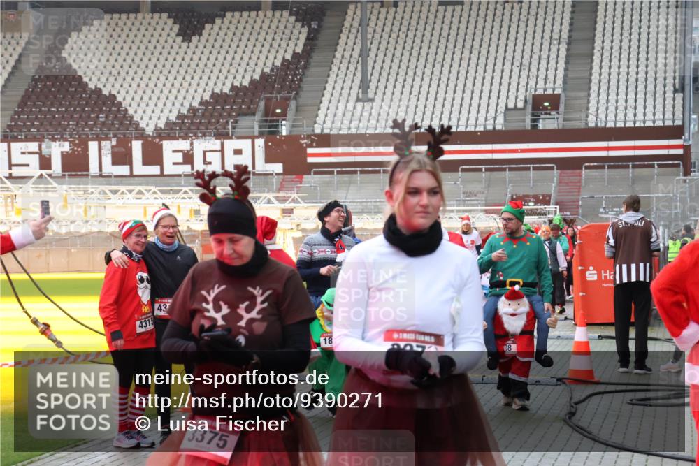 07.12.2025 - St. Pauli X-Mass-Run No. 15 Luisa Fischer http://msf.ph/oto/9390271 07.12.2025 12:12:27 Ziel 6, 43, 4315, 3375, 18, 8, 1033, 1452, 3974, 3979, 4163, 4165, 4166, 4167, 4168, 4268, 4270, 4278, 4279, 4288, 4289, 4308, 4714 meine-sportfotos.de