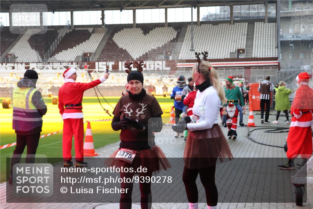 07.12.2025 - St. Pauli X-Mass-Run No. 15 Luisa Fischer http://msf.ph/oto/9390278 07.12.2025 12:12:29 Ziel 15, 3375, 1033, 1452, 3974, 3978, 3979, 4163, 4165, 4166, 4167, 4168, 4268, 4270, 4278, 4279, 4288, 4289, 4308, 4714 meine-sportfotos.de