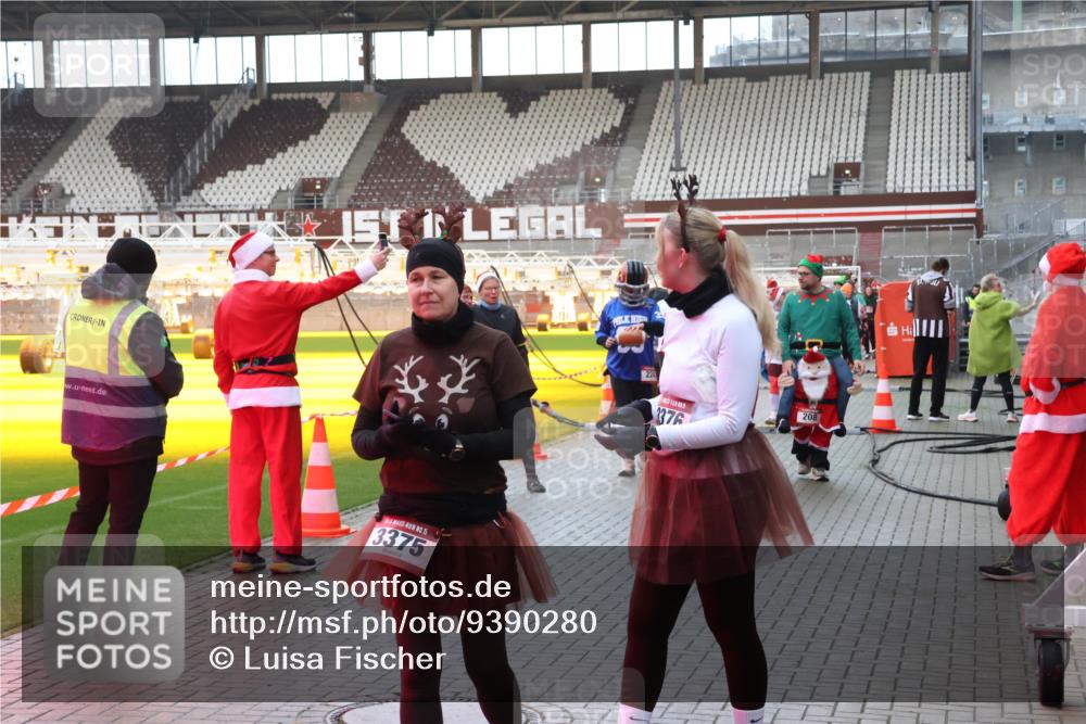 07.12.2025 - St. Pauli X-Mass-Run No. 15 Luisa Fischer http://msf.ph/oto/9390280 07.12.2025 12:12:29 Ziel 15, 3375, 3376, 208, 1033, 1452, 3974, 3978, 3979, 4163, 4165, 4166, 4167, 4168, 4268, 4270, 4278, 4279, 4288, 4289, 4308, 4714 meine-sportfotos.de