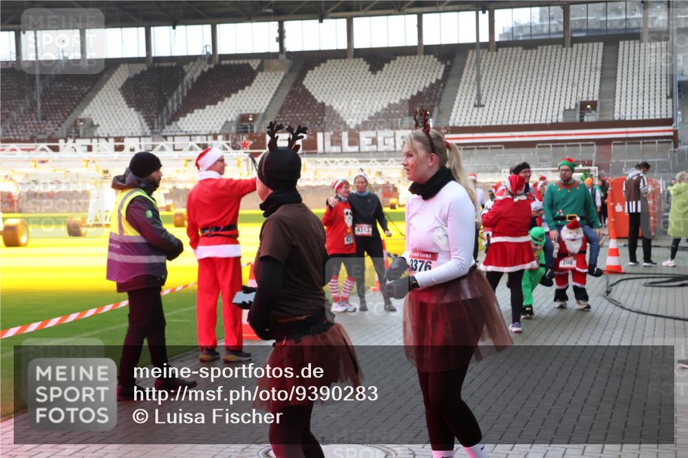 07.12.2025 - St. Pauli X-Mass-Run No. 15 Luisa Fischer http://msf.ph/oto/9390283 07.12.2025 12:12:30 Ziel 4313, 3376, 208, 1033, 1452, 3974, 3977, 3978, 3979, 4163, 4165, 4166, 4167, 4168, 4268, 4270, 4278, 4279, 4288, 4289, 4308, 4714 meine-sportfotos.de