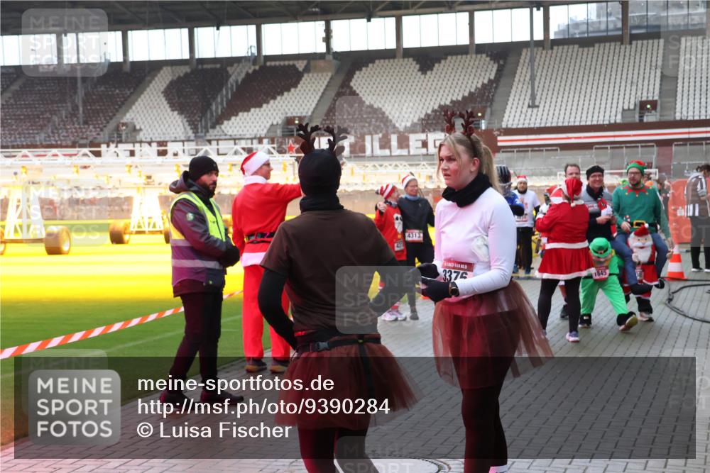 07.12.2025 - St. Pauli X-Mass-Run No. 15 Luisa Fischer http://msf.ph/oto/9390284 07.12.2025 12:12:30 Ziel 4313, 337, 1845, 1033, 1452, 3974, 3977, 3978, 3979, 4163, 4165, 4166, 4167, 4168, 4268, 4270, 4278, 4279, 4288, 4289, 4308, 4714 meine-sportfotos.de
