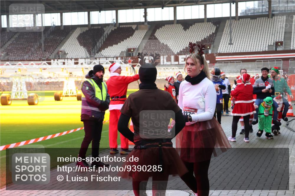 07.12.2025 - St. Pauli X-Mass-Run No. 15 Luisa Fischer http://msf.ph/oto/9390285 07.12.2025 12:12:31 Ziel 337, 1849, 1033, 1452, 3974, 3977, 3978, 3979, 4163, 4165, 4166, 4167, 4168, 4268, 4270, 4278, 4279, 4288, 4289, 4308, 4714 meine-sportfotos.de
