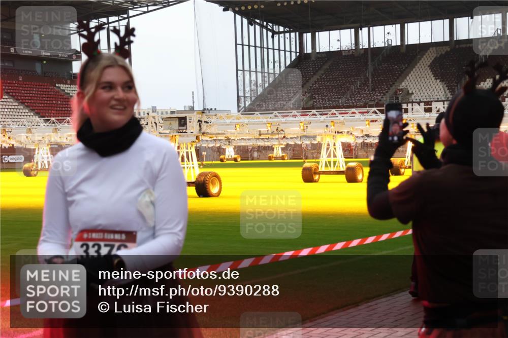 07.12.2025 - St. Pauli X-Mass-Run No. 15 Luisa Fischer http://msf.ph/oto/9390288 07.12.2025 12:12:36 Ziel 337, 1033, 1452, 3972, 3974, 3977, 3978, 3979, 4278, 4288, 4289, 4308, 4714 meine-sportfotos.de