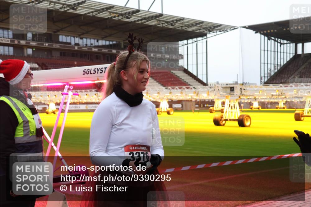 07.12.2025 - St. Pauli X-Mass-Run No. 15 Luisa Fischer http://msf.ph/oto/9390295 07.12.2025 12:12:39 Ziel 63, 5, 3376, 1033, 1452, 3972, 3974, 3977, 3978, 3979, 4288, 4289, 4308, 4714 meine-sportfotos.de