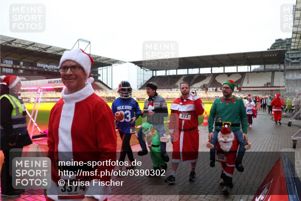 07.12.2025 - St. Pauli X-Mass-Run No. 15 Luisa Fischer http://msf.ph/oto/9390302 07.12.2025 12:12:42 Ziel 3374, 03, 224, 145, 223, 208, 1033, 1452, 3972, 3974, 3977, 3978, 3979, 4288, 4289, 4308 meine-sportfotos.de