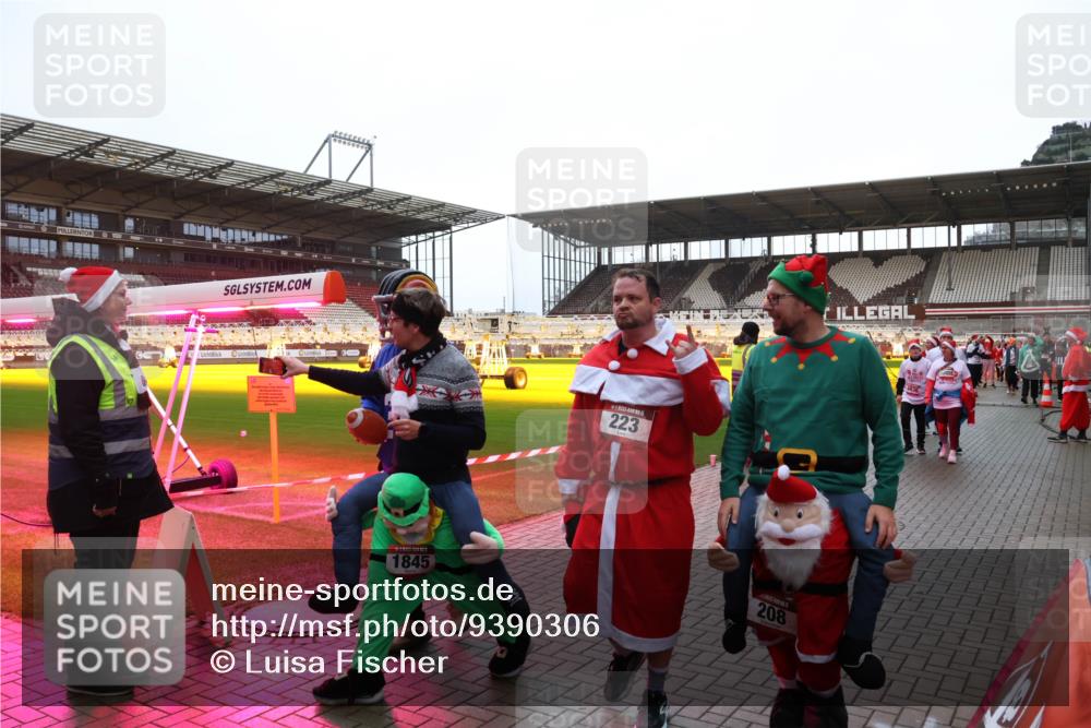 07.12.2025 - St. Pauli X-Mass-Run No. 15 Luisa Fischer http://msf.ph/oto/9390306 07.12.2025 12:12:43 Ziel 223, 1845, 208, 1033, 1452, 3972, 3974, 3977, 3978, 4288, 4289, 4308 meine-sportfotos.de