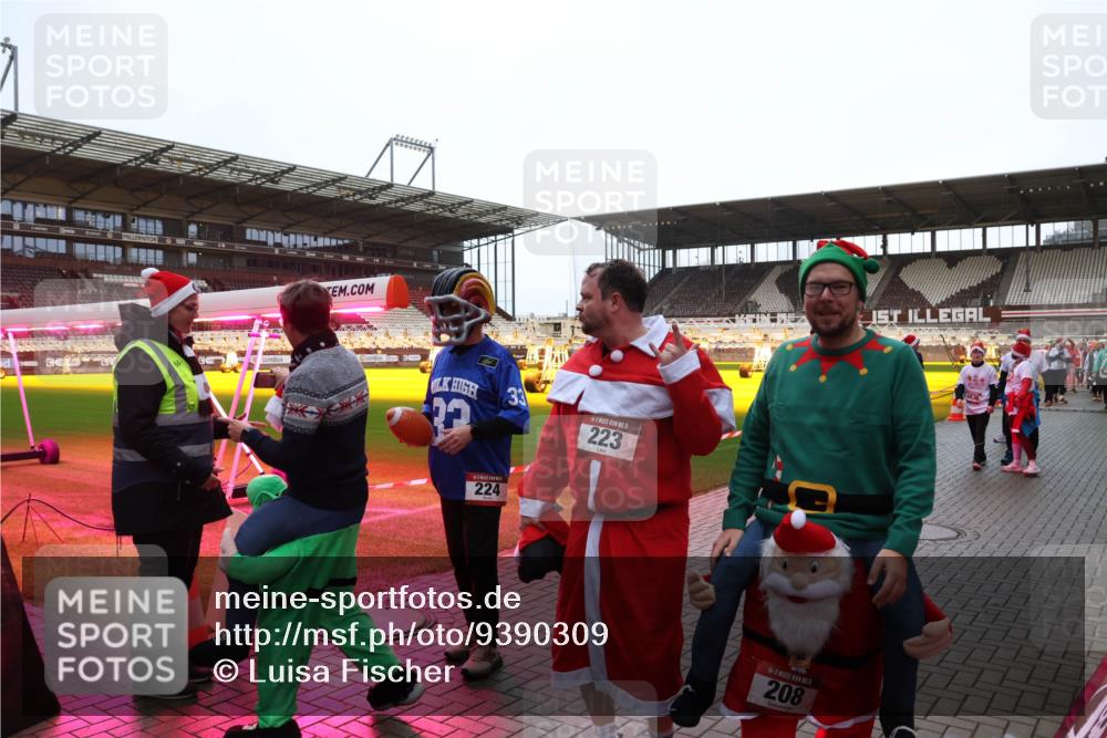 07.12.2025 - St. Pauli X-Mass-Run No. 15 Luisa Fischer http://msf.ph/oto/9390309 07.12.2025 12:12:44 Ziel 15, 223, 224, 5, 208, 1033, 1452, 3972, 3977, 3978, 4288, 4289, 4308 meine-sportfotos.de