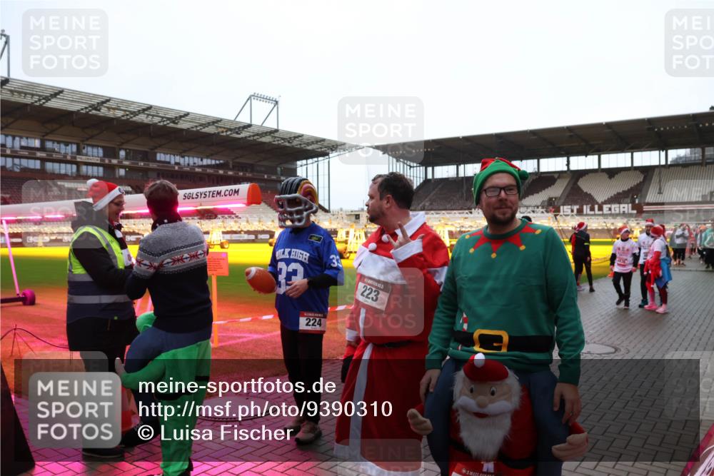 07.12.2025 - St. Pauli X-Mass-Run No. 15 Luisa Fischer http://msf.ph/oto/9390310 07.12.2025 12:12:44 Ziel 5, 223, 224, 7, 1033, 1452, 3972, 3977, 3978, 4288, 4289, 4308 meine-sportfotos.de