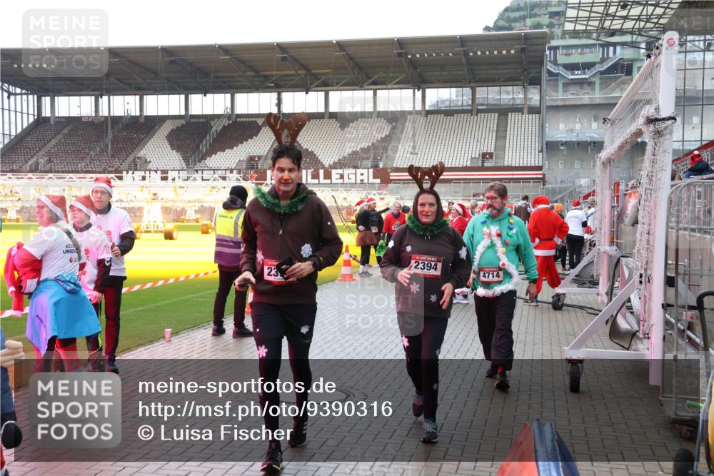 07.12.2025 - St. Pauli X-Mass-Run No. 15 Luisa Fischer http://msf.ph/oto/9390316 07.12.2025 12:12:58 Ziel 23, 2394, 4714, 1033, 1500, 1503, 3972, 3977, 3978 meine-sportfotos.de