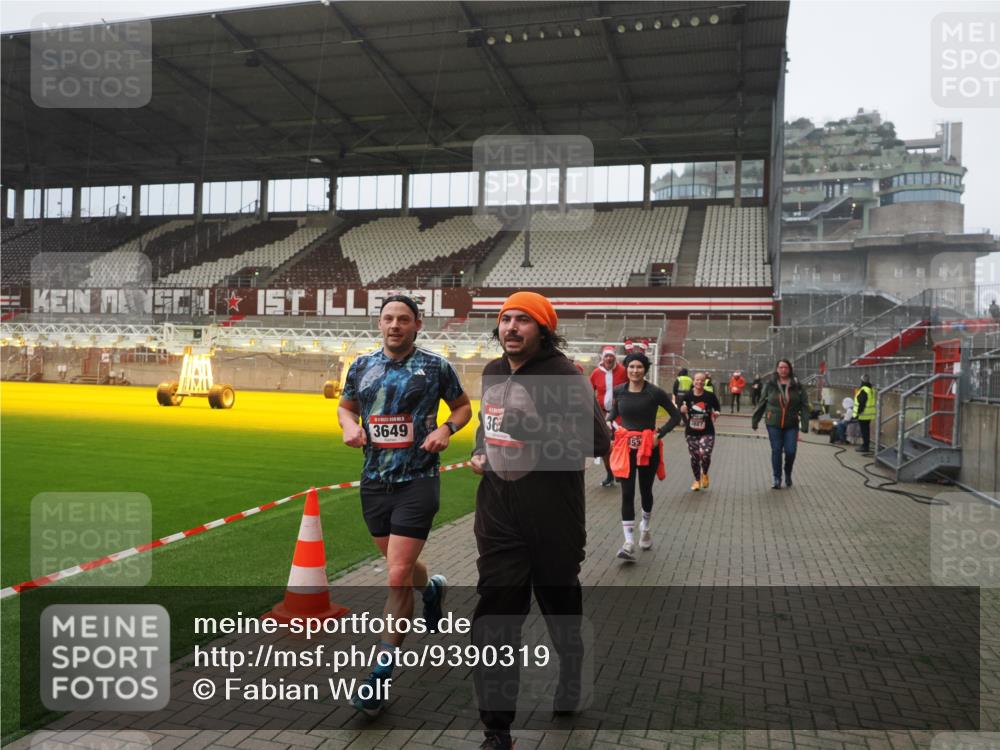 07.12.2025 - St. Pauli X-Mass-Run No. 15 Fabian Wolf http://msf.ph/oto/9390319 07.12.2025 10:23:37 Ziel 638, 3539, 3644, 3649, 3887, 3890, 4145, 4549 meine-sportfotos.de