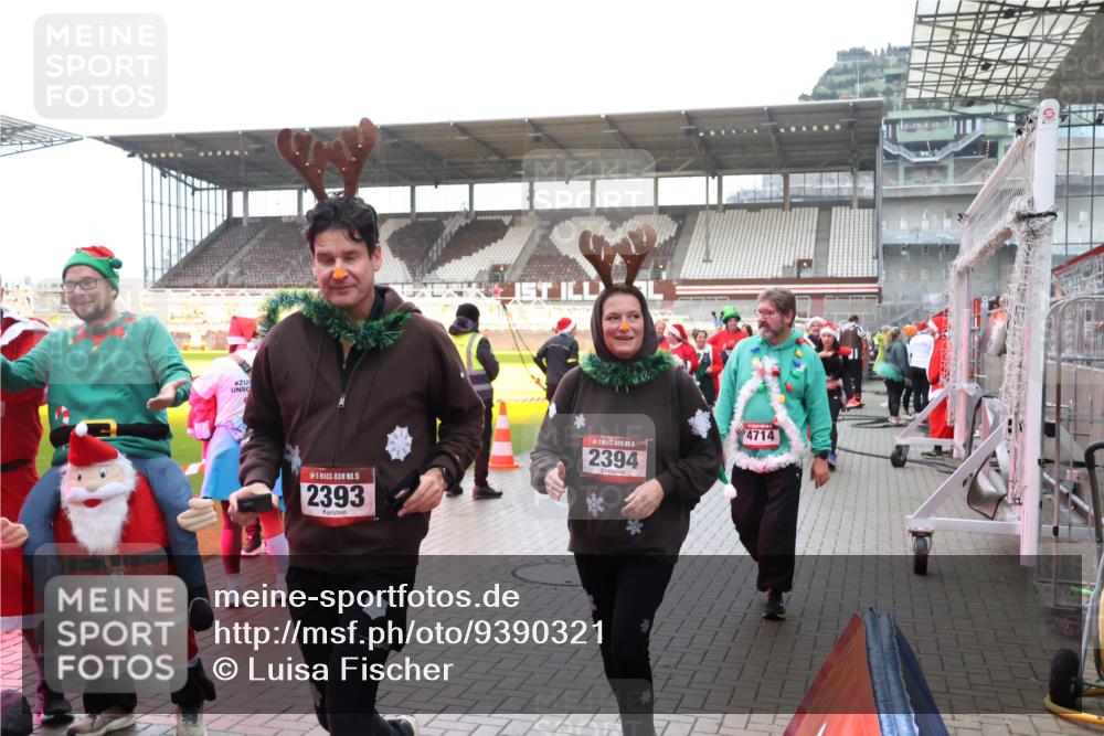 07.12.2025 - St. Pauli X-Mass-Run No. 15 Luisa Fischer http://msf.ph/oto/9390321 07.12.2025 12:12:59 Ziel 208, 15, 2393, 5, 2394, 4714, 1033, 1500, 1503, 3972, 3977, 3978 meine-sportfotos.de