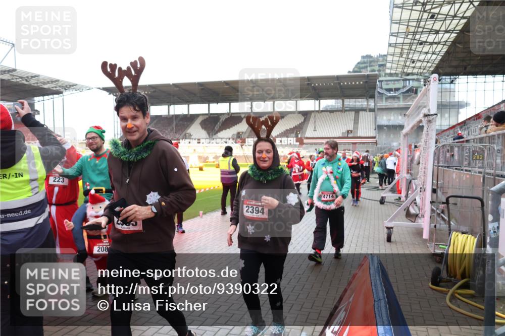 07.12.2025 - St. Pauli X-Mass-Run No. 15 Luisa Fischer http://msf.ph/oto/9390322 07.12.2025 12:12:59 Ziel 223, 208, 2394, 4714, 4, 1033, 1500, 1503, 3972, 3977, 3978 meine-sportfotos.de