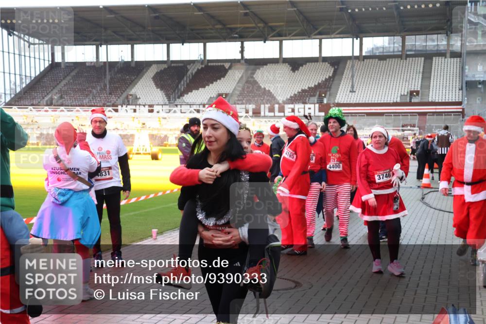 07.12.2025 - St. Pauli X-Mass-Run No. 15 Luisa Fischer http://msf.ph/oto/9390333 07.12.2025 12:13:07 Ziel 831, 4165, 4400, 3746, 1500, 1503, 3972, 3977, 3978 meine-sportfotos.de