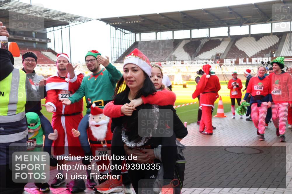 07.12.2025 - St. Pauli X-Mass-Run No. 15 Luisa Fischer http://msf.ph/oto/9390335 07.12.2025 12:13:08 Ziel 223, 345, 208, 4315, 4398, 4400, 1500, 1503, 3972, 3977, 3978 meine-sportfotos.de
