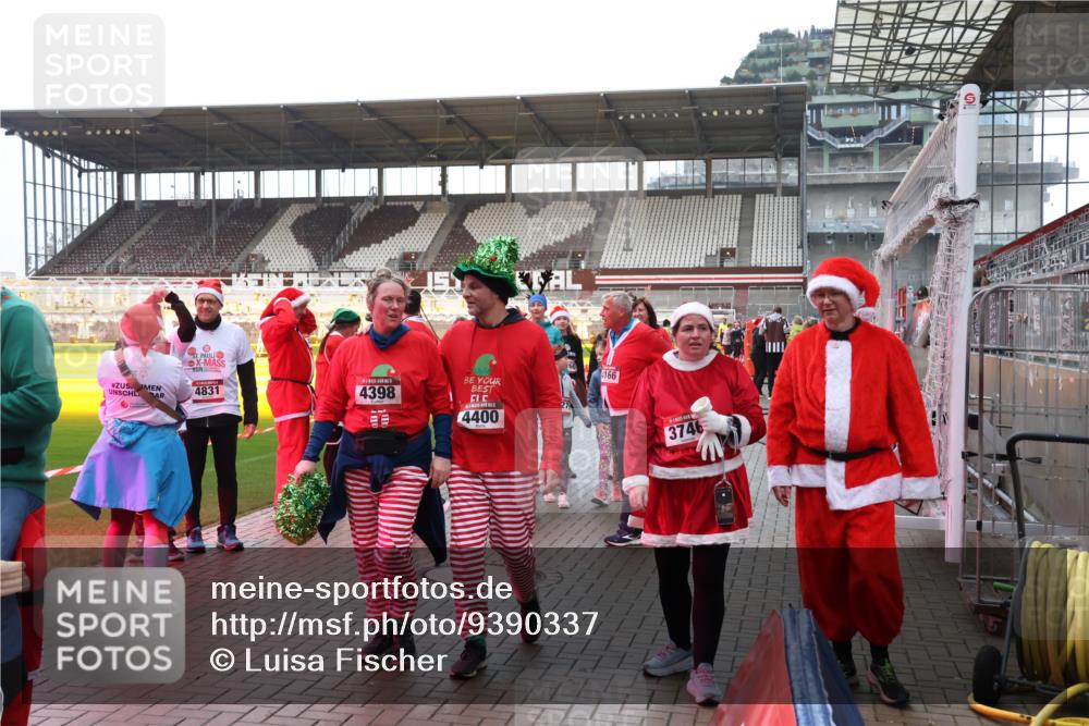 07.12.2025 - St. Pauli X-Mass-Run No. 15 Luisa Fischer http://msf.ph/oto/9390337 07.12.2025 12:13:11 Ziel 4831, 4398, 15, 4400, 166, 3746, 1500, 1503, 3972, 3977, 3978 meine-sportfotos.de