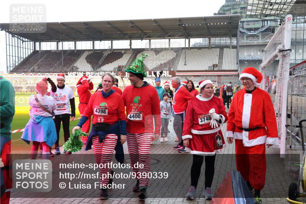 07.12.2025 - St. Pauli X-Mass-Run No. 15 Luisa Fischer http://msf.ph/oto/9390339 07.12.2025 12:13:11 Ziel 4831, 4398, 427, 4400, 3746, 1500, 1503, 3972, 3977, 3978 meine-sportfotos.de
